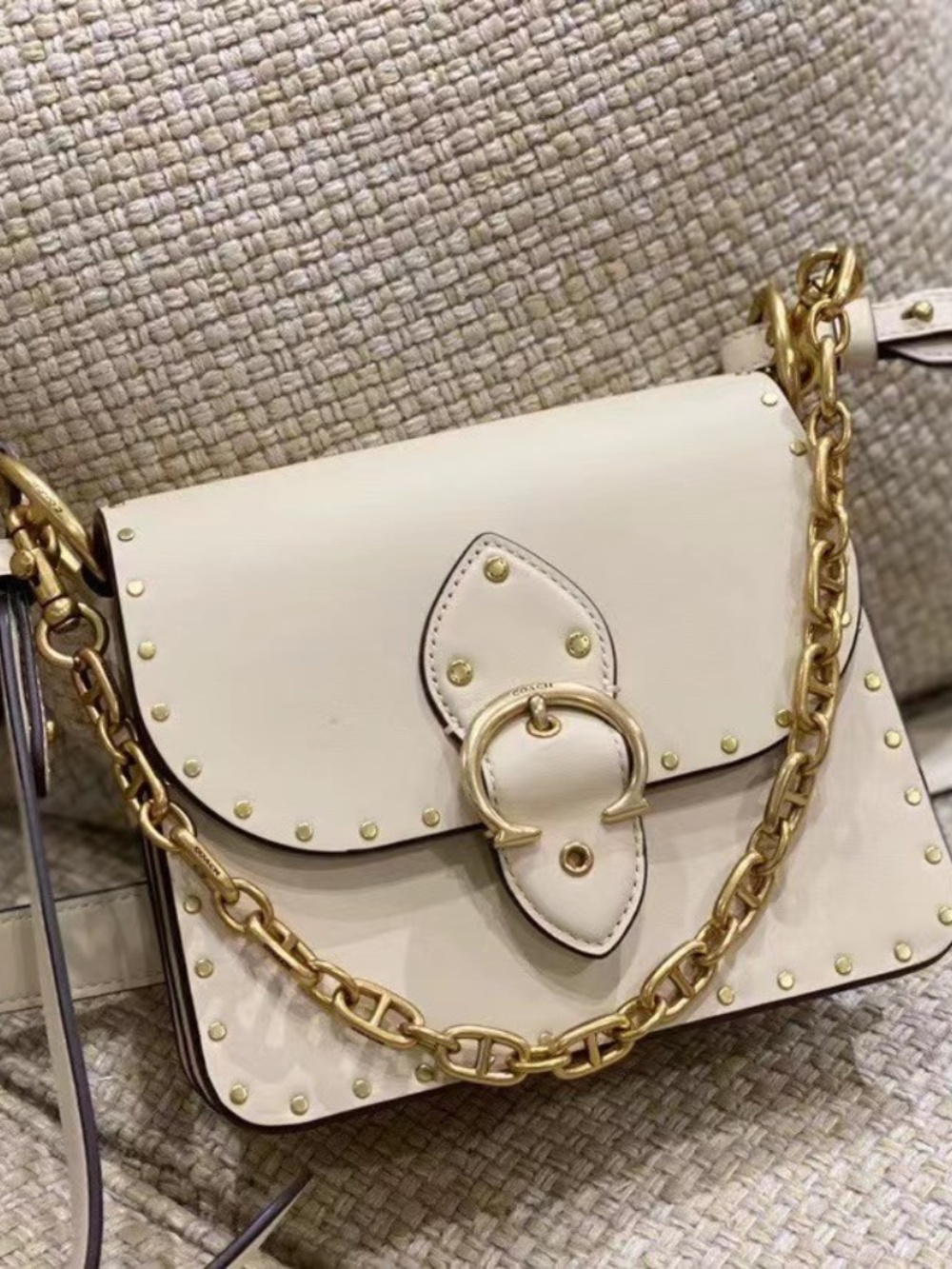 coach Beat Shoulder Bag 18 With Rivets 4600
